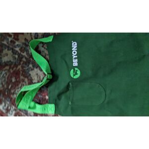 Beyond Burger 2x cooking aprons, 1 green, 1 black